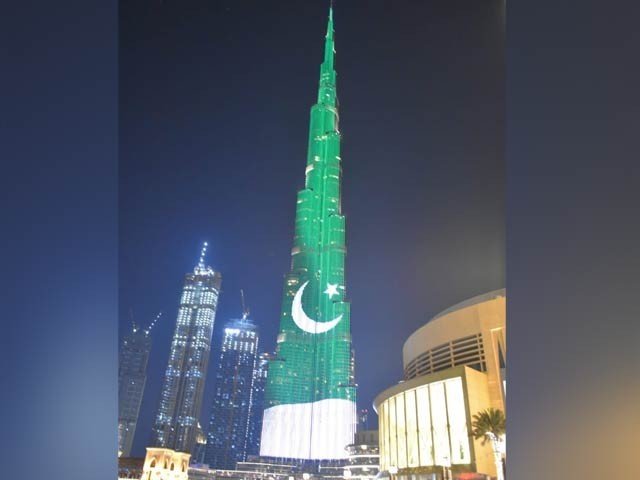 Dunya Ki Buland Tareen Imarat Par Pakistani Parcham