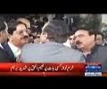 Khurram Nawaz Gandapur and Naeem ul haq fighting and abusing each other outside Supreme Court
