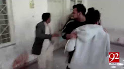 Lahore: A boy was beaten on Court on Love marriage - 22 December 2017