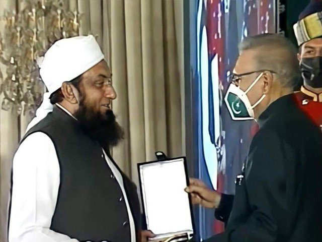 Maulana Tariq Jameel Receive Tamgha Husn Kar Gardagi...