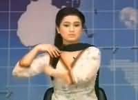 Pakistani News Anchor Behind The Camera Funny Video - Watch Now